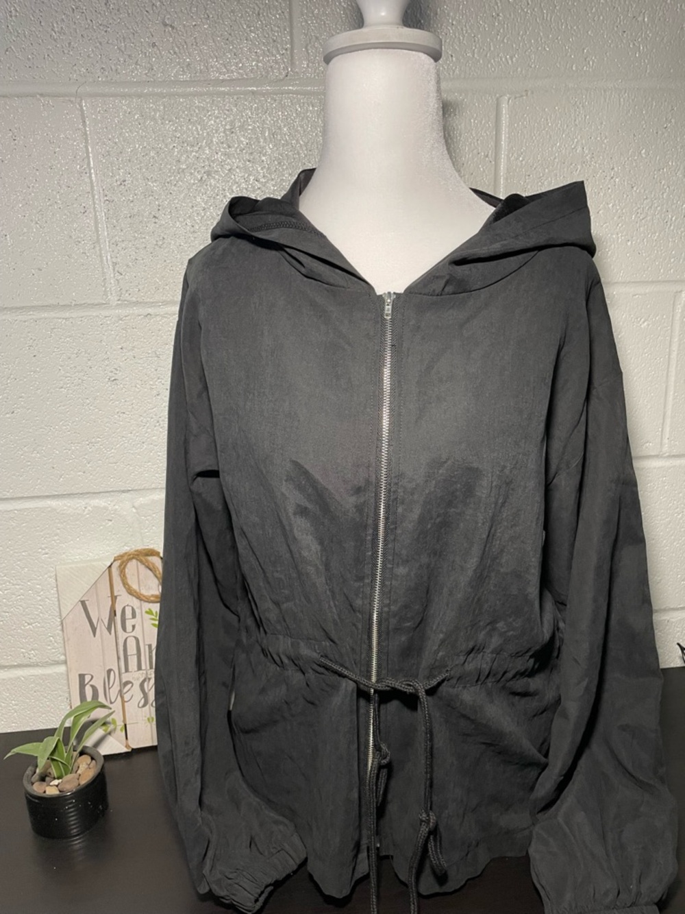 SHEIN Black Hooded Zip-Up Jacket with Drawstring